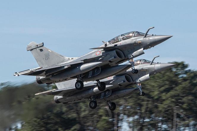 Serbskie samoloty i francuskie Rafale 