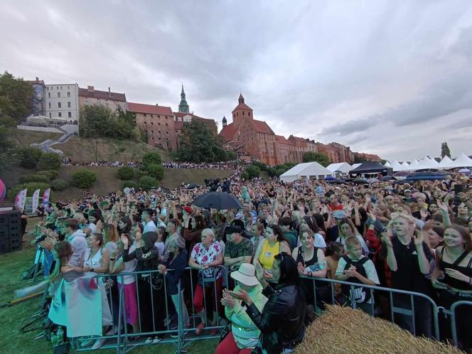 Wojewódzkie Dożynki w Grudziądzu. Gwiazdą wieczoru był Enej 