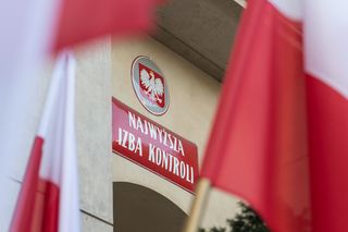 NIK szasta kasą. Marian Banaś rozdał 15 mln zł nagród
