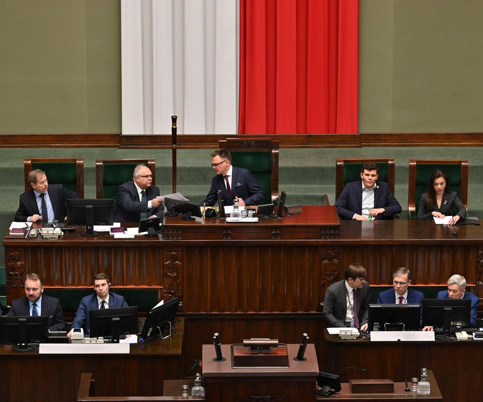 Awantura w Sejmie! Hołownia wyłączył głos ministrowi PiS!
