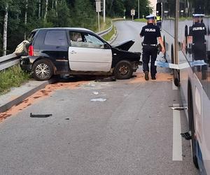 W Gdyni autobus miejski zderzył się z autem. Trzy osoby poszkodowane