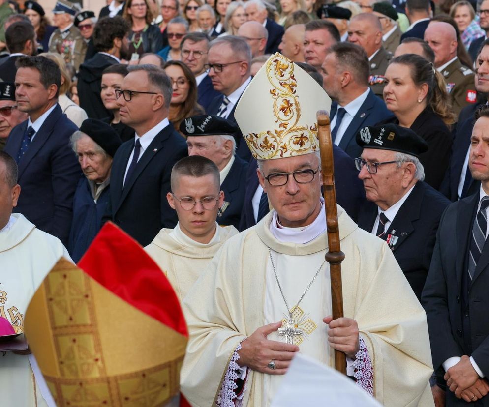 81. rocznica Powstania Warszawskiego. Na pl. Krasińskich rozpoczęła się uroczysta msza święta