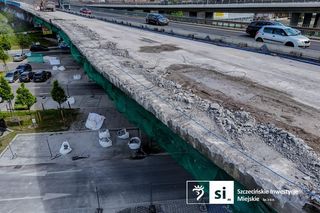 Zerwany asfalt, usunięte barierki i tylko dwa pasy do jazdy. Tak wygląda Trasa Zamkowa w remoncie