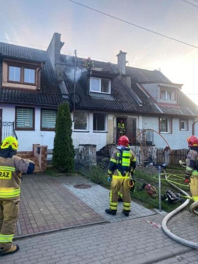 Pożar poddasza w Dąbrówce, ewakuowano mieszkańców