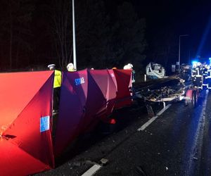 Łódź zerwała się z przyczepy i zderzyła się z innym autem