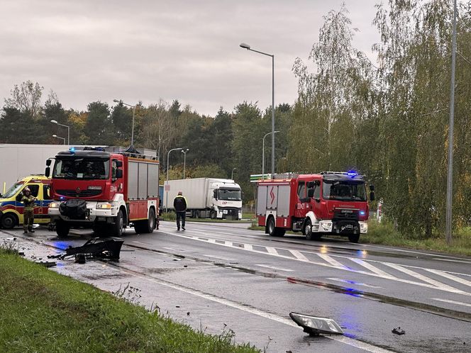 Piotrków Trybunalski. Śmiertelny wypadek kierującej saabem. Zginęła na oczach dzieci [ZDJĘCIA].