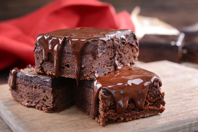 Brownie na jogurcie naturalnym: łatwy przepis na bezglutenowe ciasto czekoladowe