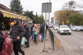 Tłumy na cmentarzu przy ul. Poprzecznej. Olsztynianie odwiedzają groby bliskich [ZDJĘCIA]