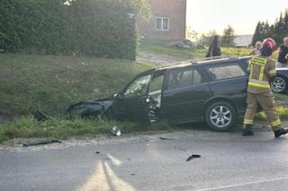 Zderzenie dwóch aut w Kraśniku. Jedno z nich dachowało