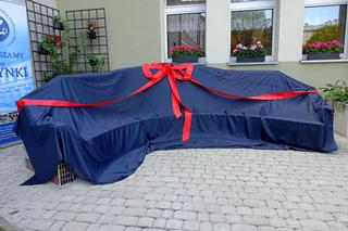 Nowa ławka Gaudiego została uroczyście odsłonięta podczas Pikniku Rodzinnego 2024 w siedleckiej Jedynce