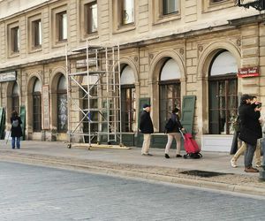 Lalka - scenografia w centrum Warszawy