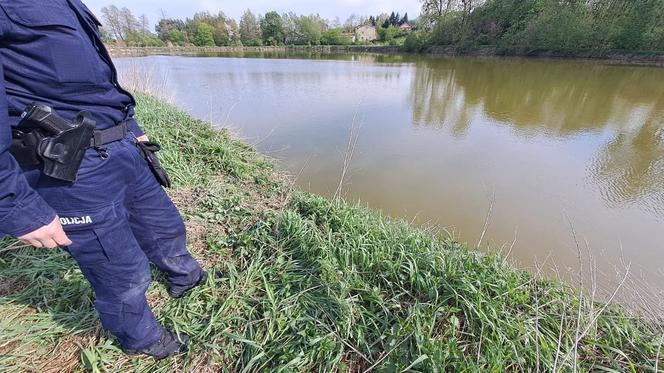 Kraśniccy policjanci ruszyli na pomoc tonącej kobiecie