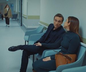 M jak miłość odcinek 1871 ostatni - finał sezonu. Aneta (Ilona Janyst), Olek (Maurycy Popiel) 