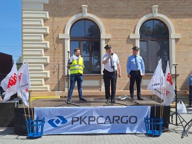 Protest przed siedzibą PKP Cargo w Tarnowskich Górach