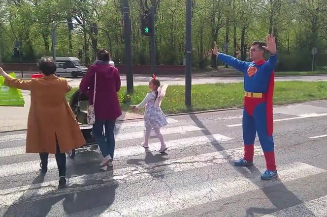 Superman na czele happeningu na pasach w centrum Łodzi!