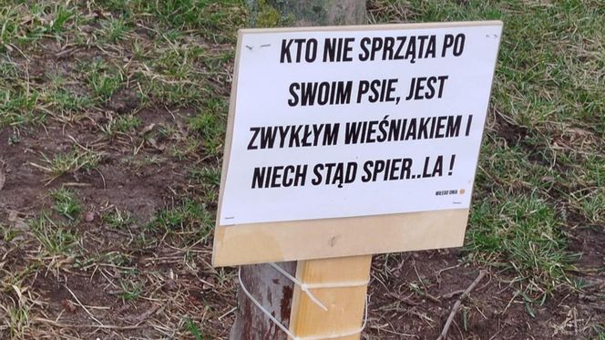 Tabliczka z napisem przy ul. Włókienniczej w Białymstoku