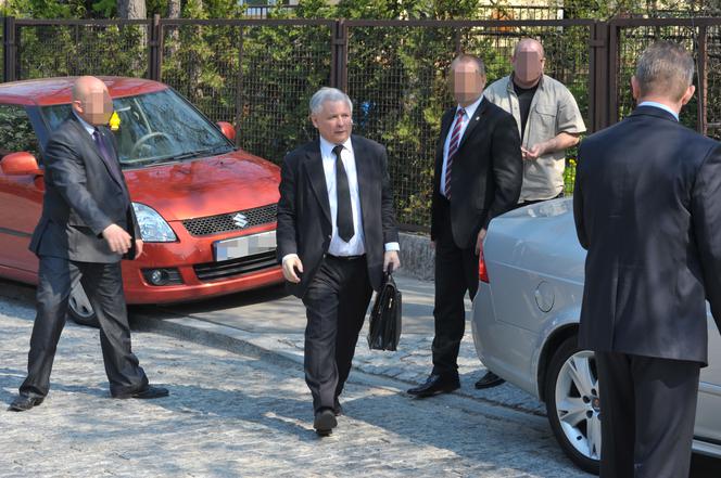 Co Jarosław Kaczyński nosi w teczce?