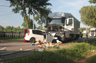 Potworny wypadek pod Siedlcami. 69-latka zmiażdżona przez tira. Wcześniej sprzedawała truskawki