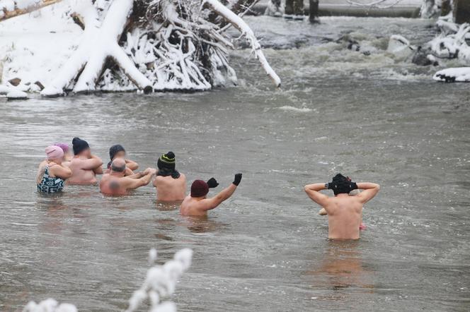 Warszawa morsuje! Gdzie i jak wchodzić do lodowatej wody? 