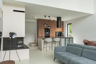 Styl Bauhaus we wnętrzu. Tak zaprojektowano 135 metrowy dom