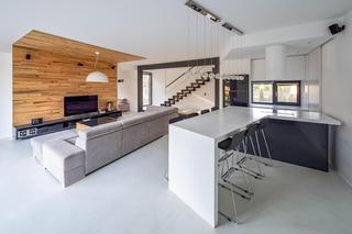 Nowoczesny dom w starym drewnie