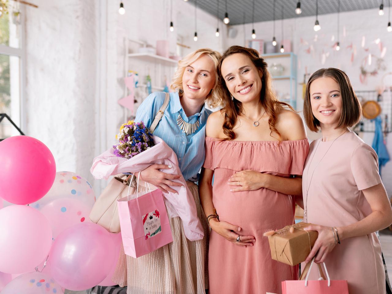 Co to jest baby shower, kto je organizuje i co kupić przyszłej mamie, czyli 4 najczęstsze pytania o baby shower