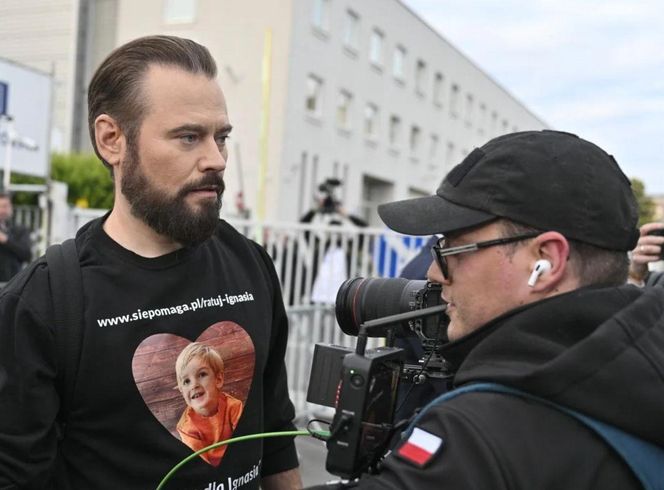 Stanowski przyszedł do TVP w bluzie promującej zbiórkę pieniędzy. Potrzeba jeszcze kilku milionów