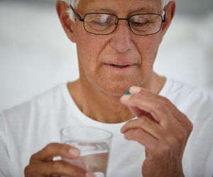 Zamiast pomagać, szkodzą. Przebadano popularne leki przeciwzapalne na stawy