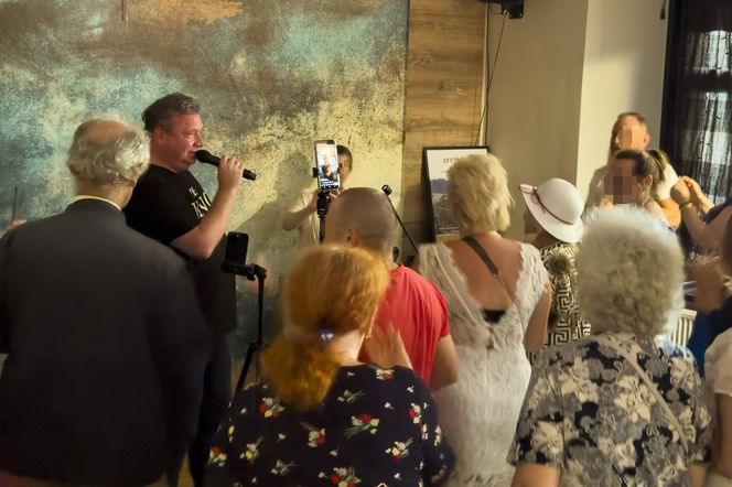 Poseł Michał Wójcik chce być nowym Elvisem Presleyem