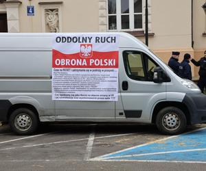 Protest rolników 20 marca przed Lubelskim Urzędem Wojewódzkim w Lublinie