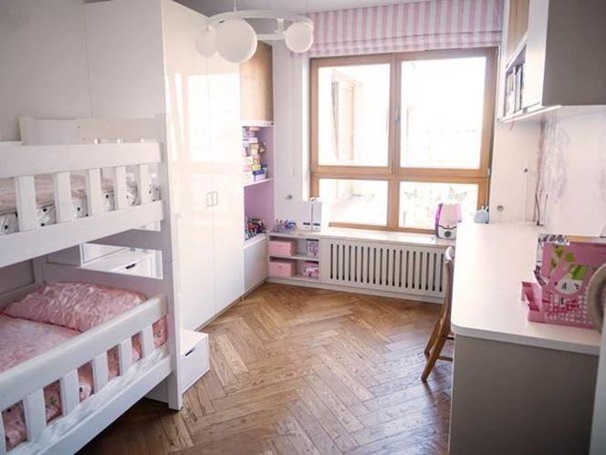 Nowoczesne biurka dla dzieci. Jakie wymiary powinno mieć biurko dla dziecka? Jak je ustawić w pokoju?