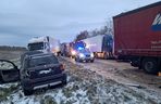 Karambol na autostradzie A4 pod Bolesławcem. Zderzyło się siedem aut, nie żyje kierowca busa 