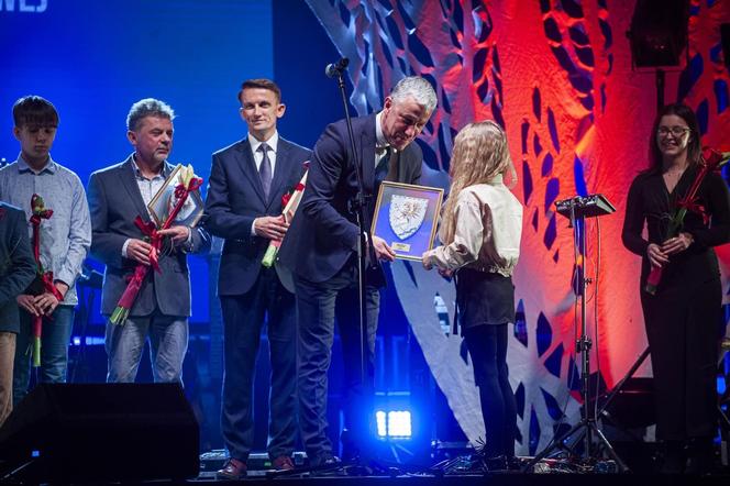 Podczas Gali Sianowskich Rybogryfów nagrodę otrzymała 8-letnia Kornelia Motyl, od 2,5 roku trenująca akrobatykę, zdobywczyni tytułu Mistrza Świata