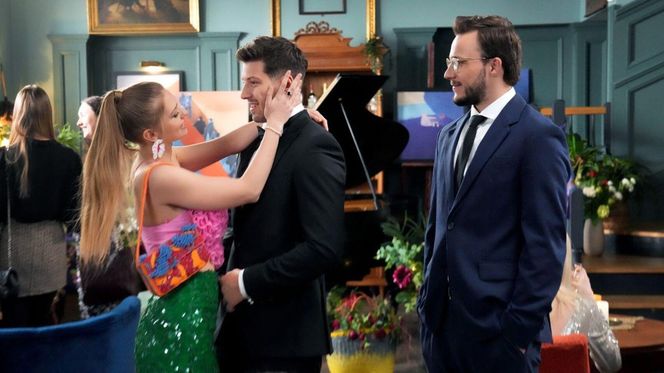 Barwy szczęścia odc. 3065. Justin (Jasper Sołtysiewicz), Ewa Poraj (Nicole Bogdanowicz), Kajtek (Jakub Dmochowski)