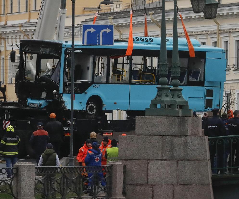 Rosja/ Autobus wpadł do rzeki w Petersburgu – trzy osoby nie żyją