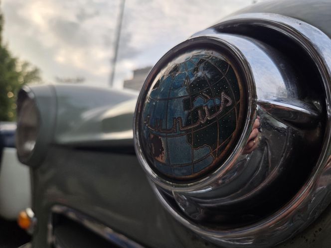 Klasyczna motoryzacja znów zachwyciła Bydgoszcz. „Bydgoskie Klasyki Nocą” przy Torbydzie