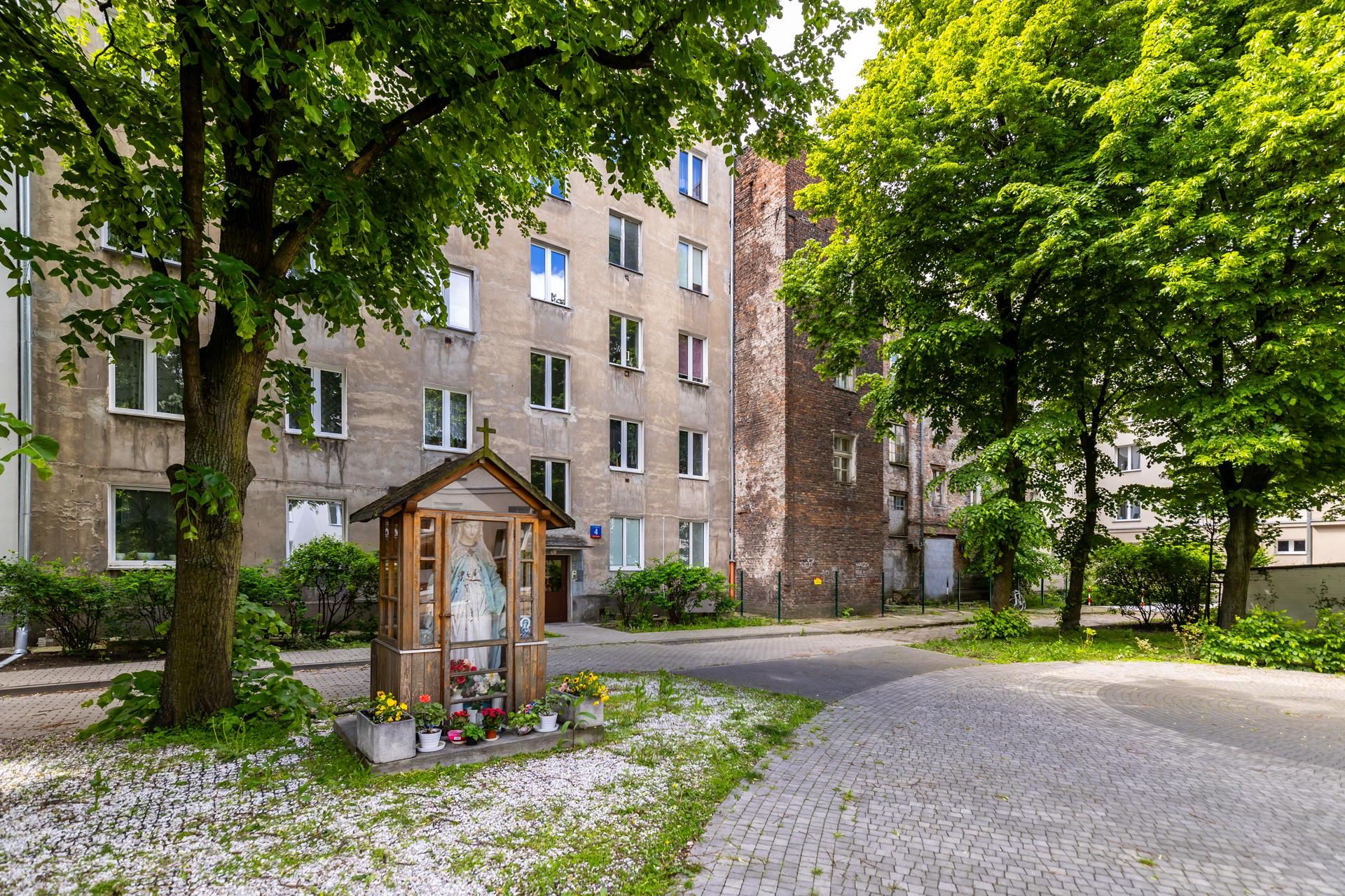 Kamienica przy ul. Węgierskiej 6 w Warszawie