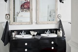 Projekt łazienki: czarno-biała łazienka w stylu glamour