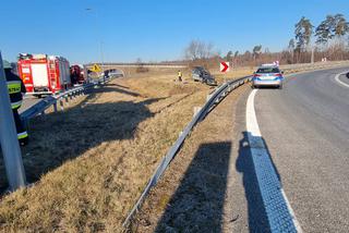 Brzesko: TRAGICZNY wypadek na węźle A4. Auto wypadło z drogi i dachowało [ZDJĘCIA]