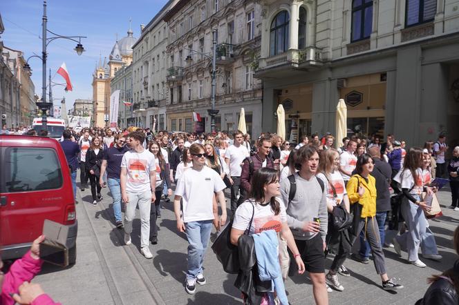 Pochód Juwenaliowy Łódzkich Uczelni. Studenci przejęli Łódź! [ZDJĘCIA]