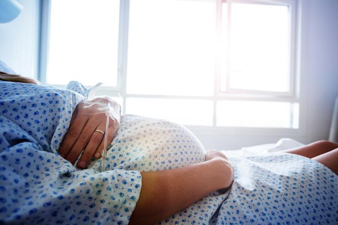 Lekarz przeszkadza w porodzie - jak to możliwe?