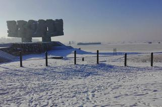 Majdanek w zimowej scenerii