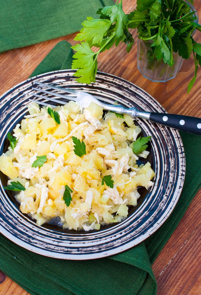 Błyskawiczna sałatka z marynowanego selera z ananasem i kukurydzą