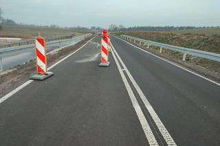 Zapadł się asfalt na nowej drodze z Osiecznej do Goniembic
