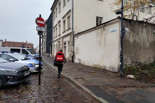 Kraków. Wyrwał policjantom broń i strzelił na komisariacie. Mężczyzna nie żyje, zginęła też jego partnerka
