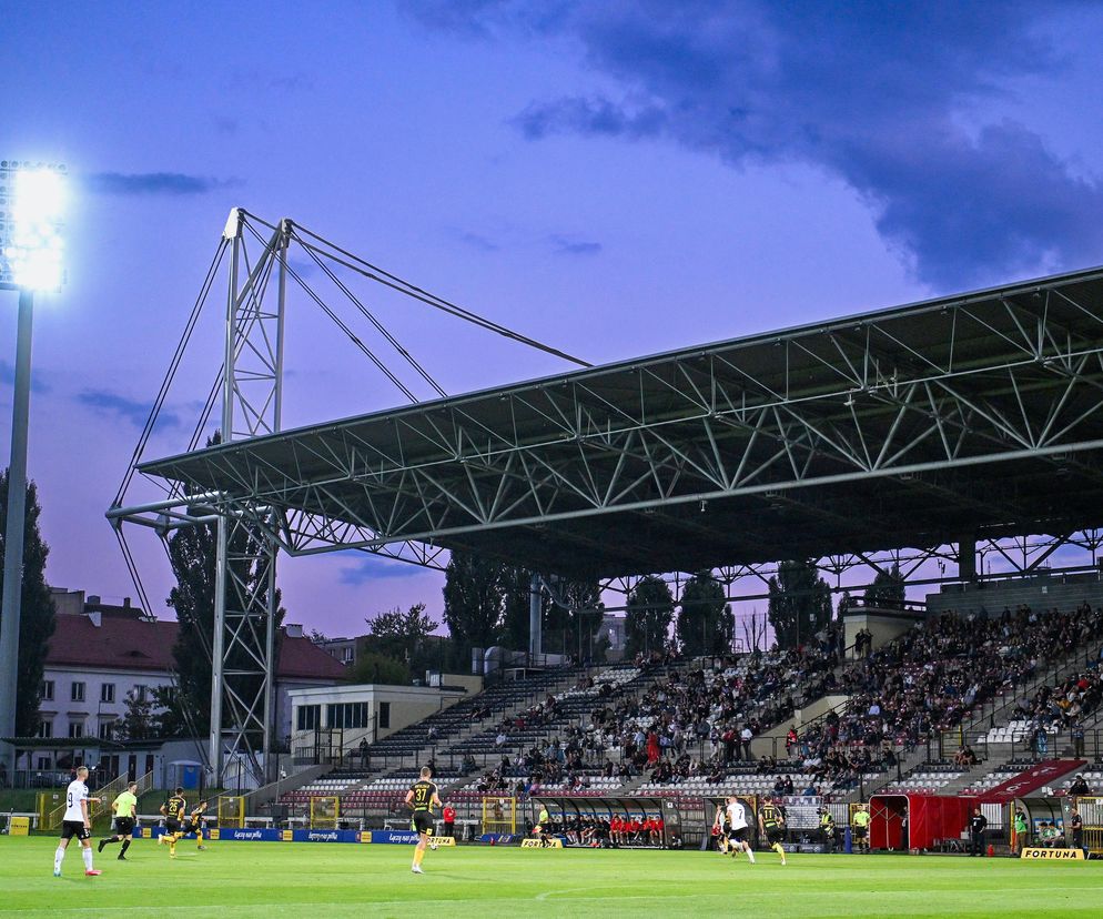 Ogromny skandal w polskiej lidze! Karetką chcieli wwieźć race na stadion, konsekwencje mogą być bardzo poważne