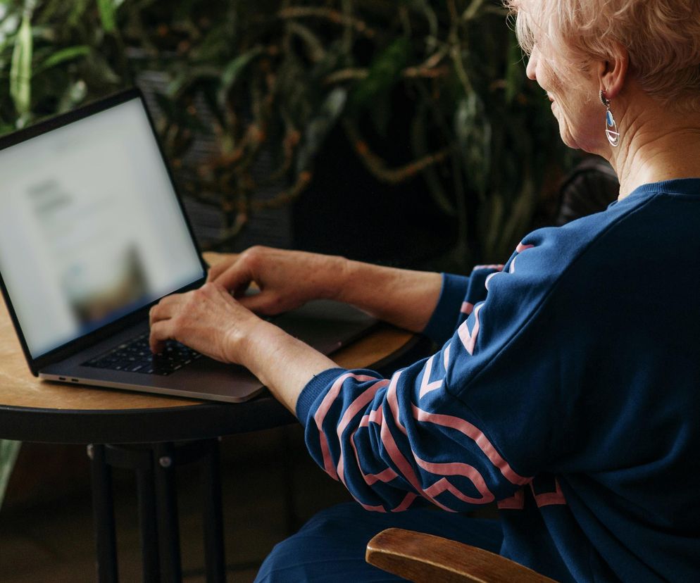 Obiecywał jej wspólne życie, a nawet ślub. 68-latka straciła 200 tysięcy