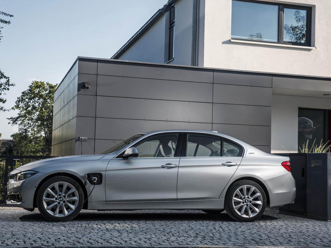 BMW 330e Plug-in Hybrid
