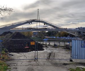 Kładka nad Wisłą nabiera kształtu! Zobacz, jak wygląda wielki sinus na nowej przeprawie