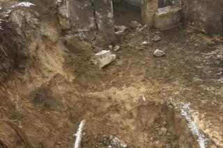 Śledczy zakończyli pracę w miejscu wybuchu w Przewodowie. Lej ma głębokość 5 metrów